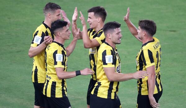 Super League: Από... αέρος η ΑΕΚ νίκησε 3-0 τον ΟΦΗ image