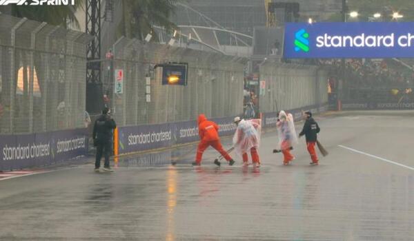 F1: Η βροχή καθυστερεί την εκκίνηση του sprint στη Σιγκαπούρη image