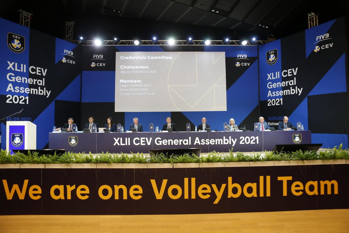Η ΚΟΠΕ στη Γεν. Συνέλευση της CEV με συμμετοχή Δρ Κρασιά / Σ. Χριστοδούλου thumb