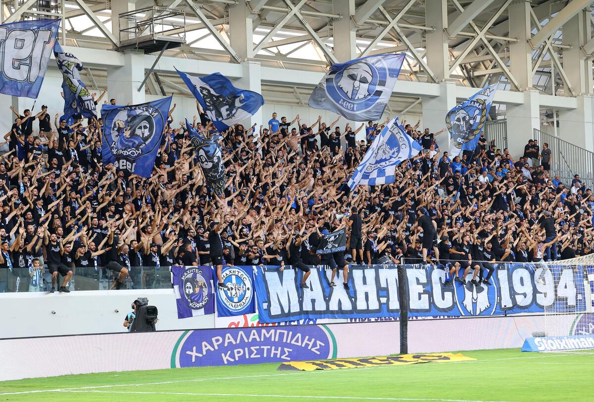 Με αρκετό κόσμο στο πλευρό της, για το πρώτο τρίποντο thumb