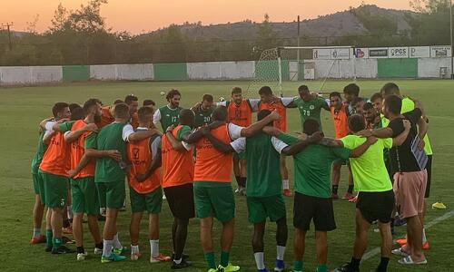 Κλώτσησε άδειο μπουκάλι νερού, του βγήκε το παπούτσι και τιμωρήθηκε! thumb
