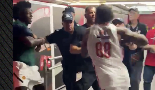 Αποκαλυπτικό video: Η στιγμή που επιτίθεται ο Τζόουνς στον Ναν! image