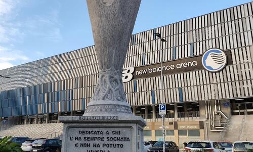 «Αφιερωμένο σε όσους το ονειρεύονταν»: Το συγκινητικό μήνυμα της Αταλάντα έξω από το γήπεδό της thumb