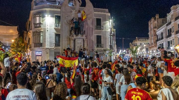 Τραγωδία: Νεκρός, από κατάρρευση συντριβανιού, Ισπανός έφηβος στη διάρκεια των πανηγυρισμών thumb