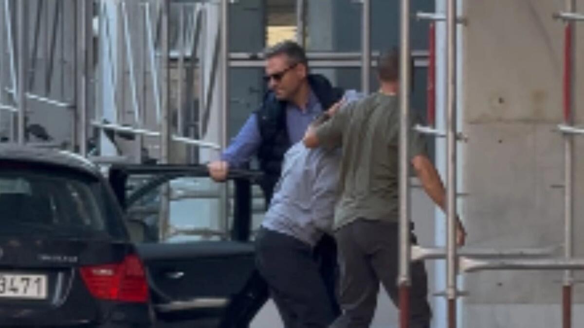 Στη ΓΑΔΑ η Τσαρούχα μετά τη σύλληψή της στο αεροδρόμιο (βίντεο) thumb