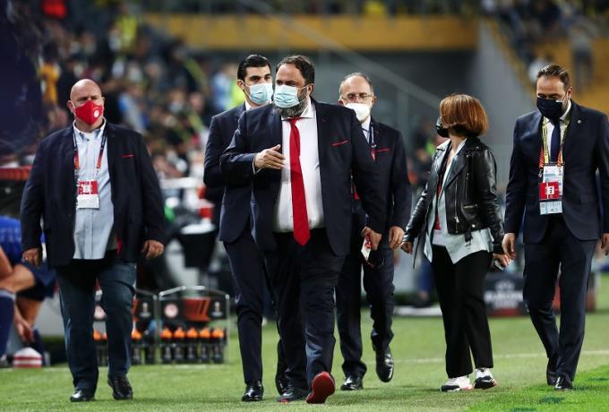 Μαρινάκης: «Η νίκη είναι αφιερωμένη σε όλους τους Έλληνες μέσα στην Πόλη μας» thumb