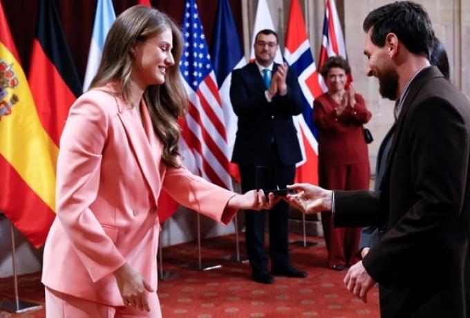 Ο Μέσι έλαβε το διακριτικό σήμα των βραβείων «Πριγκίπισσα των Αστουριών» thumb