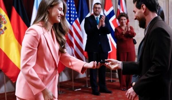 Ο Μέσι έλαβε το διακριτικό σήμα των βραβείων «Πριγκίπισσα των Αστουριών» image