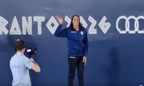 TΑ BINTEO νίκης και απονομής στην Κάλια: Ο Εθνικός Ύμνος ακούστηκε στο Τάραντο! thumb