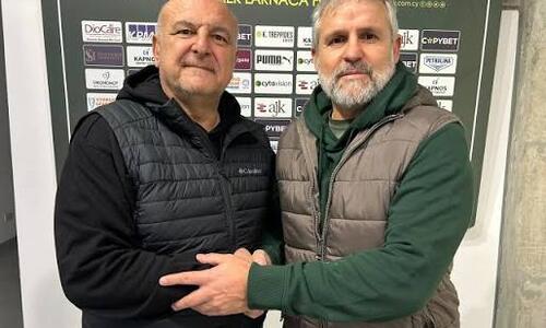 Δείχνει από την αρχή της προθέσεις της thumb