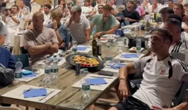 Γύρισαν όλοι στον Δουβίκα, μόλις άνοιξε το μπαλάκι της ΑΕΚ image