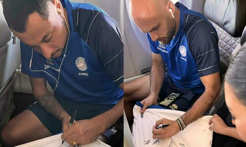 Υπογραφές και χαμόγελα από τους διεθνείς! (ΦΩΤΟΣ) thumb
