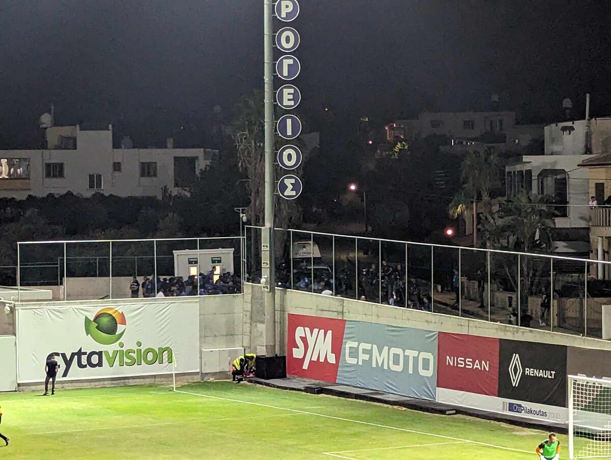 ΒΙΝΤΕΟ ST: Επεισόδια ανάμεσα σε Ανορθωσιάτες και Αστυνομία thumb