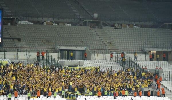 ΑΕΛ: Όταν το «χρόνια πολλά αγάπη μου γλυκιά» ακούστηκε στο Βελοντρόμ! image