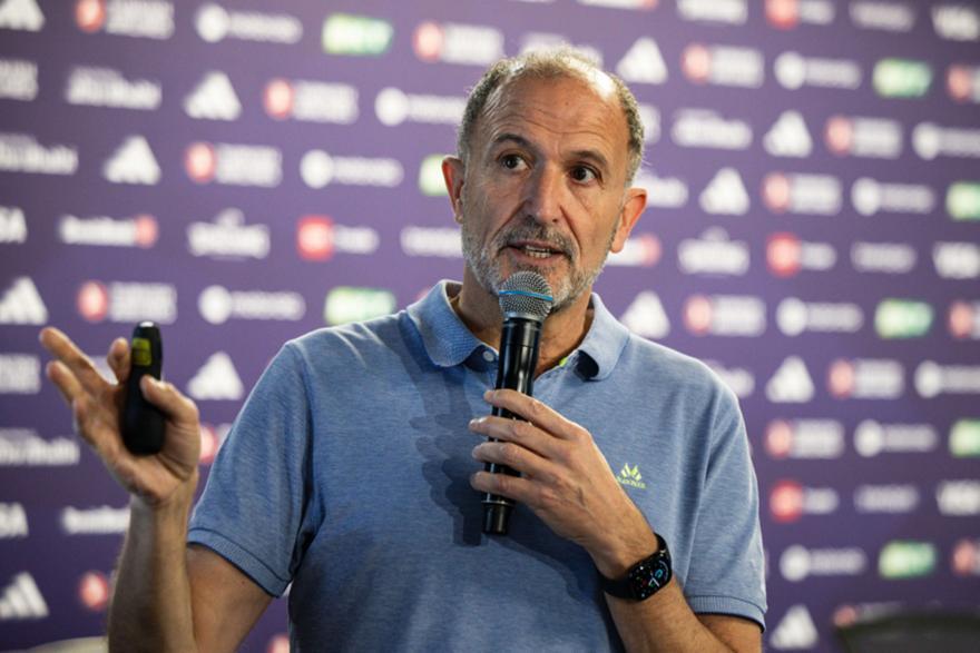 «Πρέπει να είμαστε ανοιχτοί να συζητήσουμε πώς μπορούμε να αναπτύξουμε το παιχνίδι μαζί» thumb
