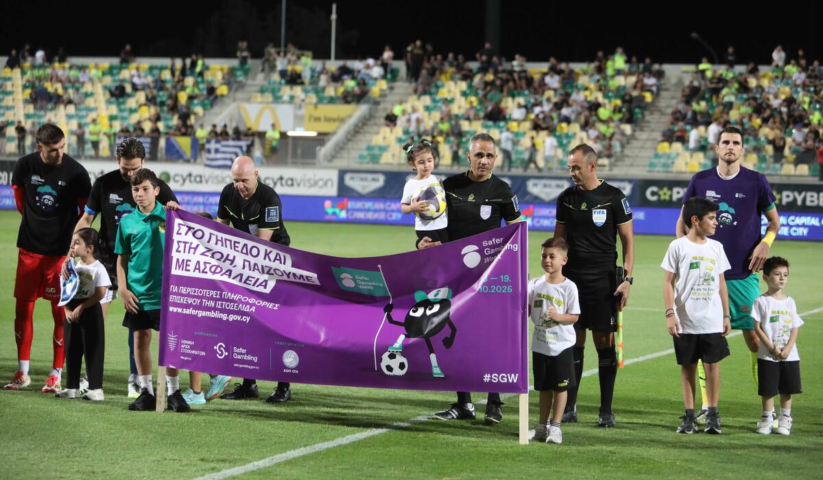 ΑΕΚ - Πάφος FC: Παράπονα του κόσμου προς τους διαιτητές thumb