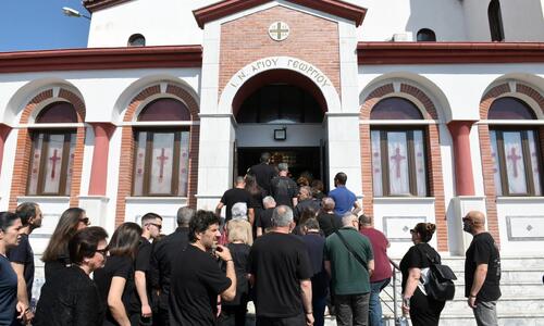 Θλίψη και οδύνη στο τελευταίο «αντίο» στον Παρασκευά Άντζα thumb