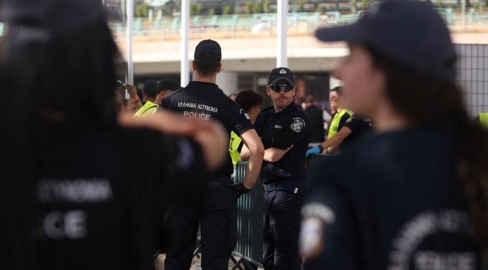 Ένταση και συλλήψεις έξω από το T-Center πριν από τον τελικό thumb