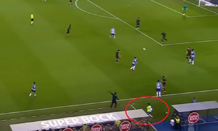 MVP ο ball-boy: Του έδωσαν το βραβείο για το γρήγορο πλάγιο! thumb