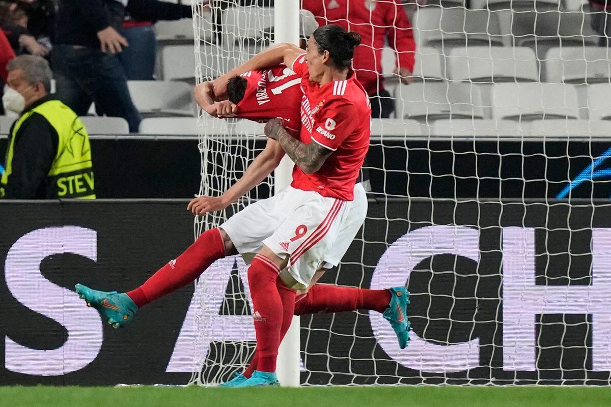 Μπενφίκα - Άγιαξ 2-2: Ο Γιαρέμτσουκ την κράτησε ζωντανή κόντρα στον Αλέ thumb