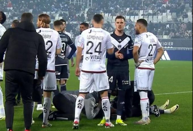 Σοκ: Σε τεχνητό κώμα παίκτης της Μπορντό μετά από σύγκρουση με αντίπαλο! thumb