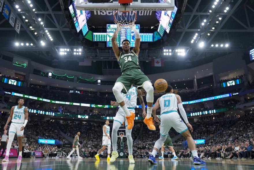 NBA: Οι Μπακς διέλυσαν τους Χόρνετς με «σβηστούς» Γιάννη, Λίλαρντ και Πόρτις thumb