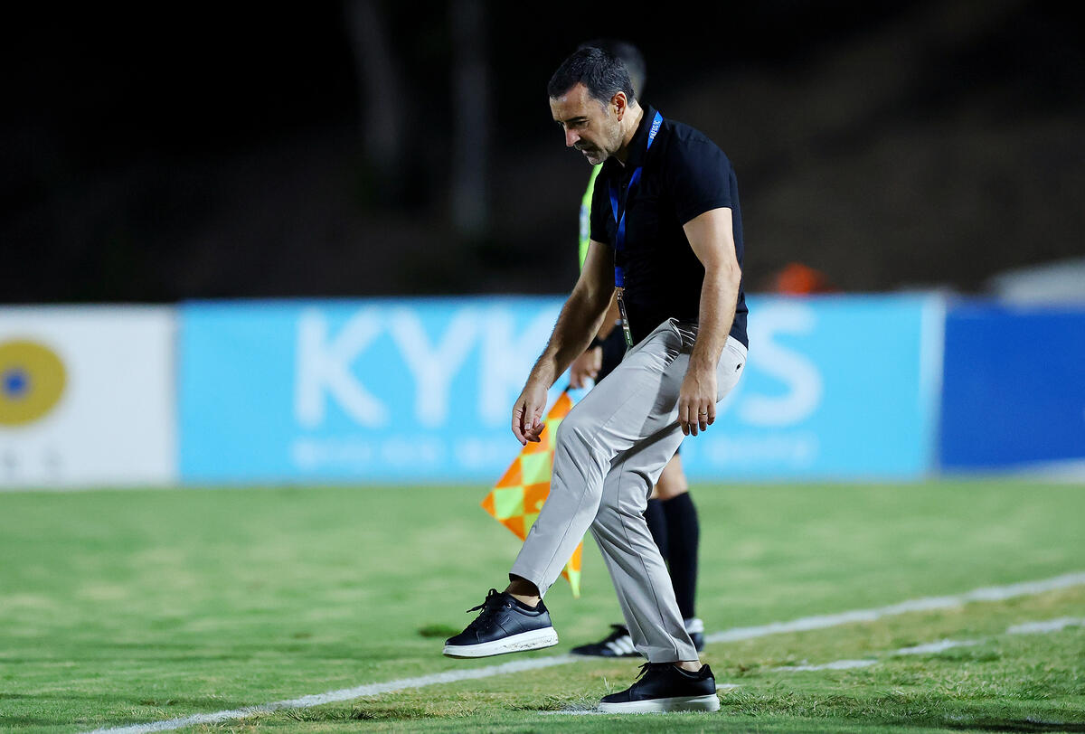 Πονοκέφαλος για Καρσέδο: Σοβαρό πρόβλημα με Πεδράο thumb