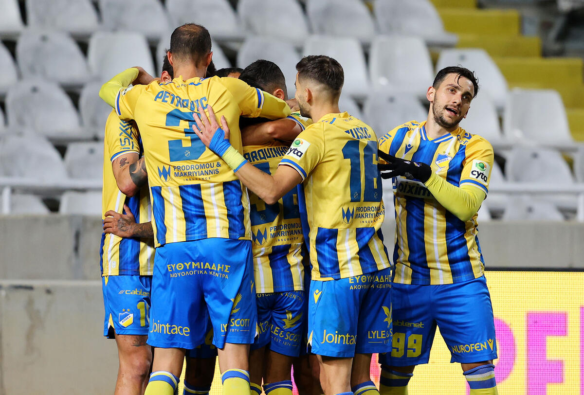 ΑΠΟΕΛ-ΑΕΖ 3-1: «Μοναξιά» στην κορυφή με τριάρα! thumb