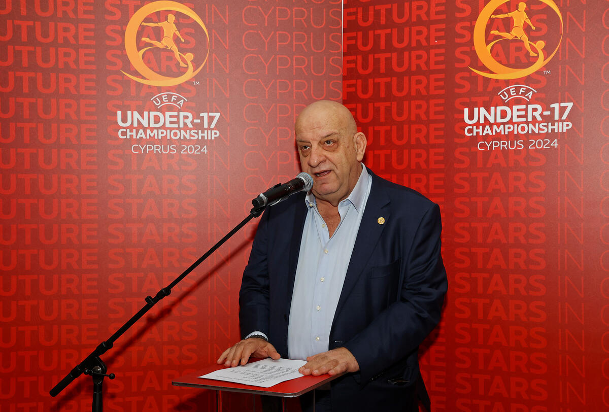 Γ. Κούμας: «Με τη συνεργασία όλων, μπορούμε να διοργανώσουμε με απόλυτη επιτυχία το EURO U17» (ΦΩΤΟ) thumb