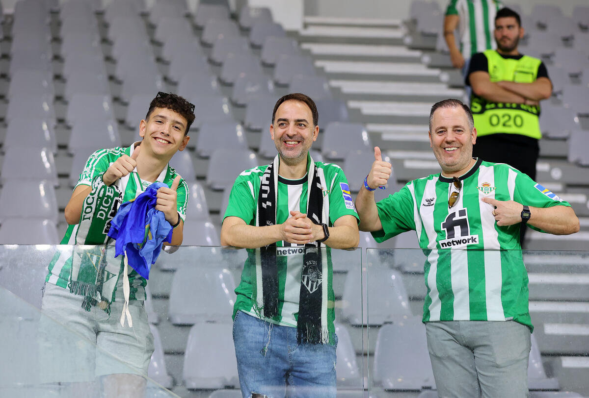 Πήραν θέση οι Ισπανοί στο Limassol Stadium (φωτογραφίες) thumb