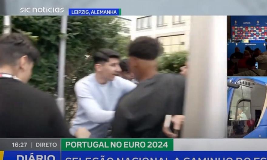 Euro: Δημοσιογράφος πλακώθηκε με νεαρούς σε ζωντανή τηλεοπτική μετάδοση (βίντεο) thumb