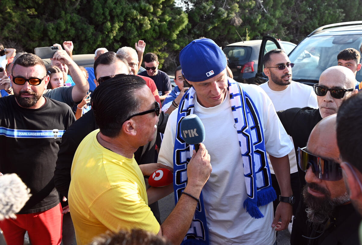 Πάφος FC: Τα πλάνα από το πρώτο «πάτημα» του Νταβίντ Λουίς (Βίντεο) thumb