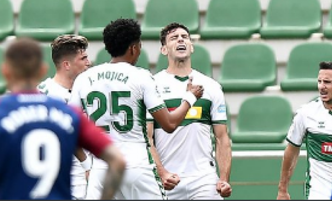 Η… ΑΕΚ πάει να σώσει την Έλτσε! thumb