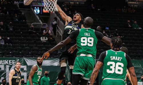 NBA: Οι Σέλτικς «εκτέλεσαν» τους Μπακς με 22 τρίποντα thumb