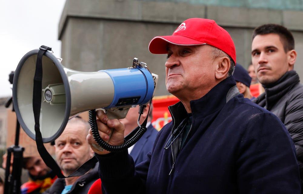 Τζόκοβιτς: Ο πατέρας του απειλεί με μηνύσεις για τις ψεύτικες δηλώσεις με τις 50 σφαίρες στον γιο του thumb