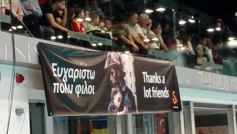Το ευχαριστήριο πανό των φίλων της Γαλατασαράι για τους Έλληνες thumb