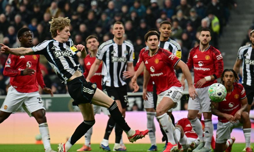 Premier League: Ατσάλινη Νιούκαστλ των δέκα παικτών, σόκαρε τη Γιουνάιτεντ στο 90'! thumb