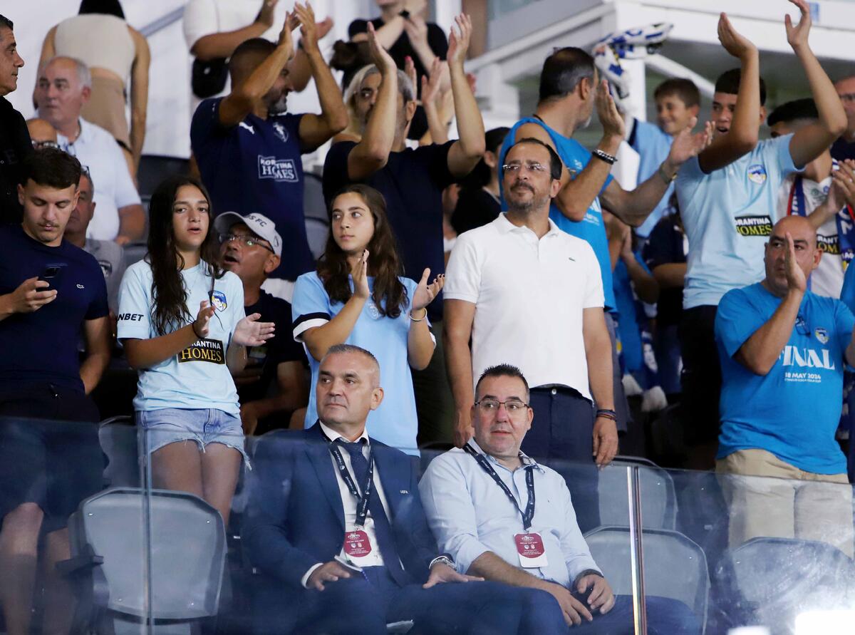 Αυτού του παίκτη τη φανέλα πήρε ο ΠτΔ Νίκος Χριστοδουλίδης thumb