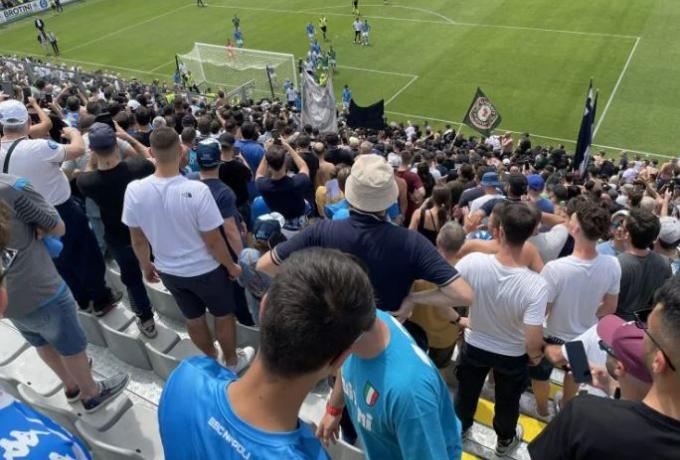 Διεκόπη το Σπέτσια-Νάπολι λόγω επεισοδίων! (video) thumb