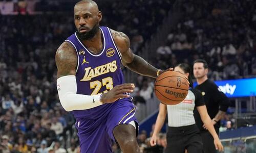 NBA: «Βασιλιάς» ΛεΜπρόν, τα έκανε όλα κόντρα στους Γουόριορς thumb