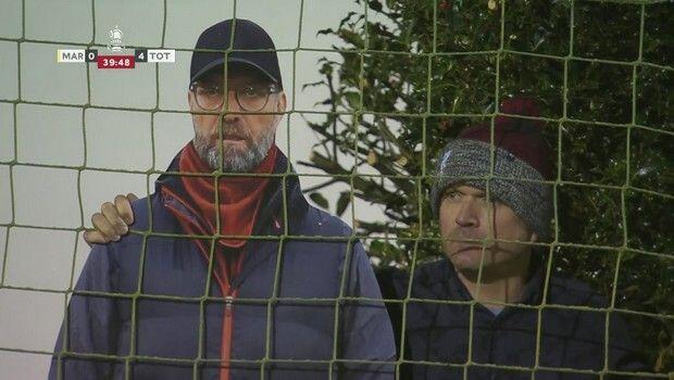 Φίλος της Λίβερπουλ πήγε ομοίωμα του Κλοπ στο Μαρίν - Τότεναμ thumb