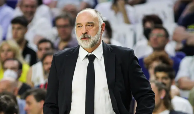 Επικός Λάσο: «Λείπει ο Βεζένκοφ; Τι ανακούφιση!» thumb
