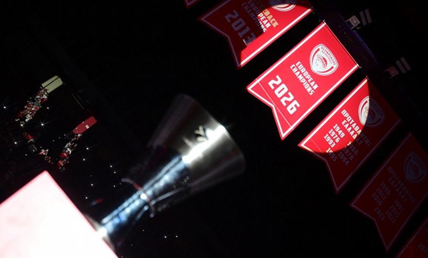 Οι Αγγελόπουλοι παρουσίασαν την κούπα της Euroleague στο ΣΕΦ και υψώθηκε το λάβαρο! thumb