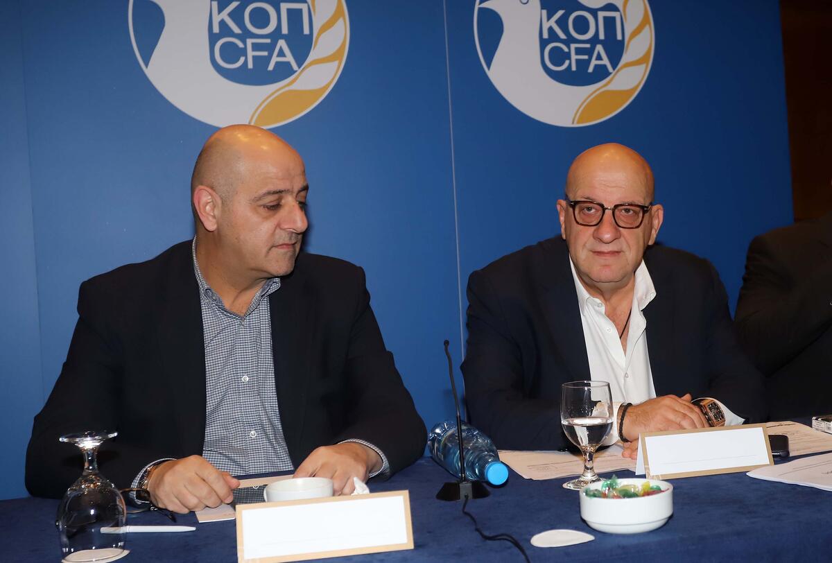 Συνάντηση Κούμα (κόκκινοι φακέλοι) thumb