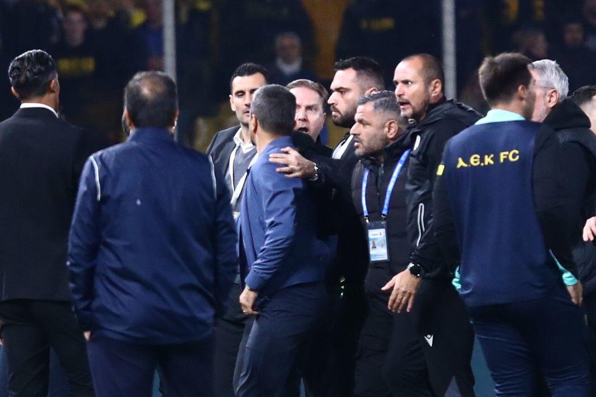 ΑΕΚ - ΠΑΟΚ: Ένταση ανάμεσα σε Λουτσέσκου και Κοσμά! (ΦΩΤΟΣ) thumb
