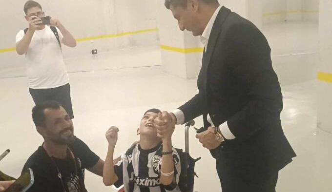 Έδωσε χαρά στον μικρό Γιαννάκη μετά το ντέρμπι o Λουτσέσκου (vid) thumb