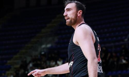 Μιλουτίνοφ: «Ας είμαστε ειλικρινείς, κλέψαμε το ματς» thumb