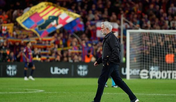 Μουρίνιο μετά το Clasico: «Δεν παίξαμε για να κερδίσουμε στο Camp Nou, αλλά για να κατακτήσουμε τη La Liga» image