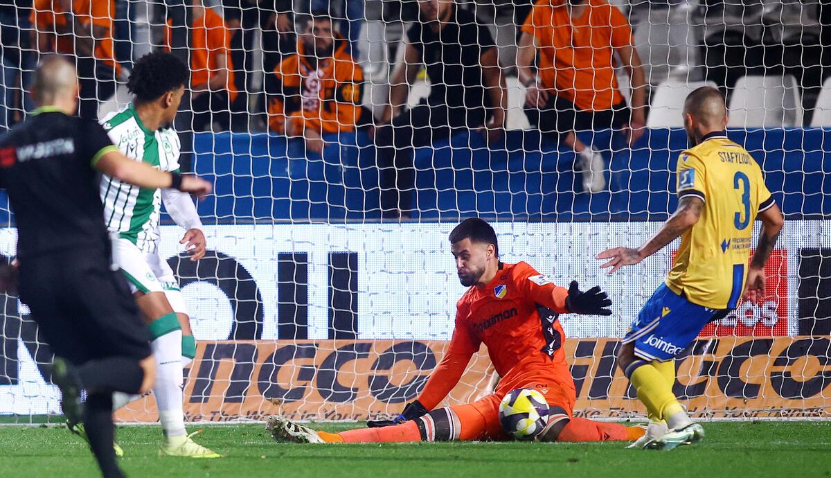 Βίντεο ST: Οι πανηγυρισμοί στο 2-1 της Ομόνοιας thumb