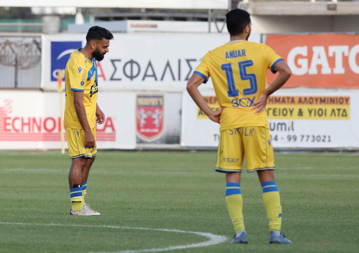 Εθνικός-ΑΠΟΕΛ: Εφτά κίτρινες στους γαλαζοκίτρινους!  thumb